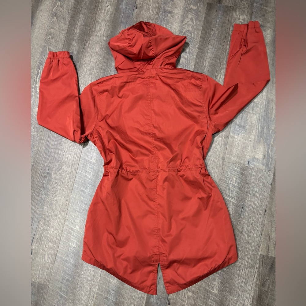 ORANGE RAINCOAT | UTILITY | OUTDOORS |
| SIZE: MED (8/10) | - Picture 12 of 14